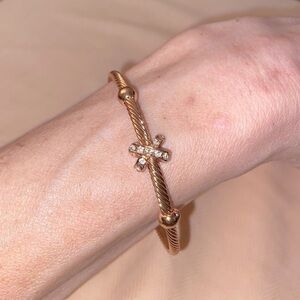 ✅Fab twisted cable rose gold bracelet w/ ‘x’ faceted cubic zirconia, open cuff 🧡